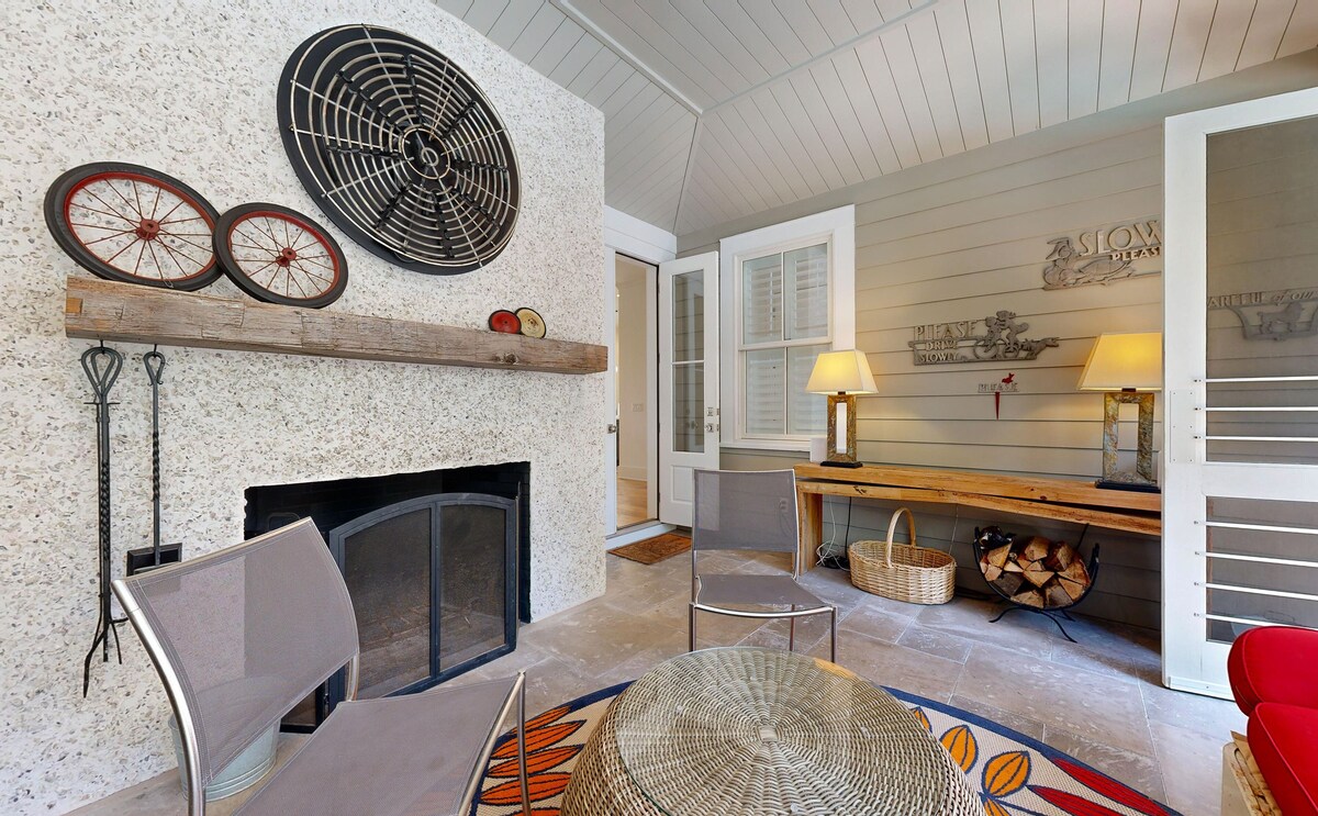 East Beach – spacious home, beautiful marsh views, pool, 2 blocks from the beach