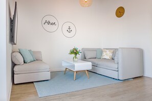Wohnbereich mit Schlafcouch
