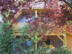 Unser Haus und der Balkon zur Wohnung 02