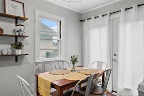 Eat-in kitchen