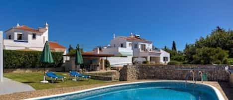 Swimming pool with Casa das Primas to the right overlooking ponds and garden