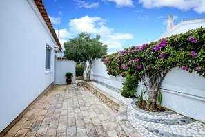 path to the front door of Every Lodge