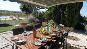 Al-fresco dining on the South Terrace