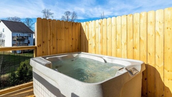 Book now and get ready for a vacation filled with comfort, convenience, and charm!