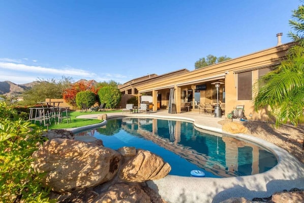 Your own private back yard oasis