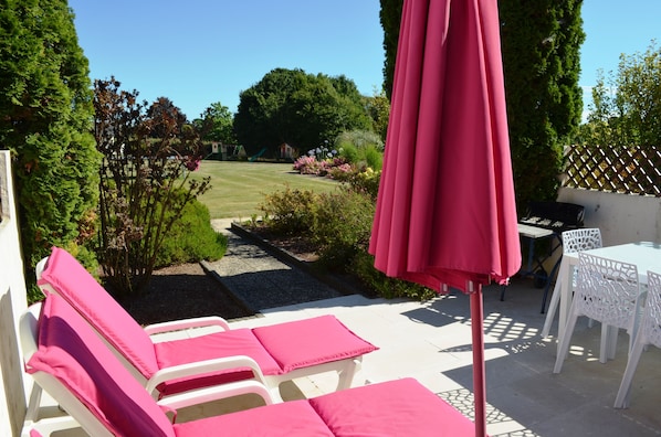 terrasse et vue sur une partie du parc 