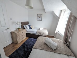 Bedroom 2

2 single beds