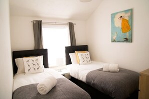 Bedroom 3 with 2 single bed and smart tv