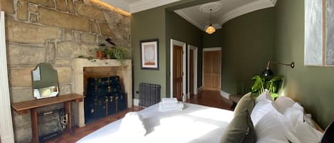 The Green Room - a grand bedroom with Super King bed