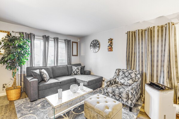 Newark Vacation Rental | 2BR | 1BA | 950 Sq Ft | Stairs Required for Access