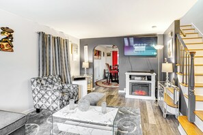 Living Room | Free WiFi | Smart TV | Electric Fireplace | Board Games