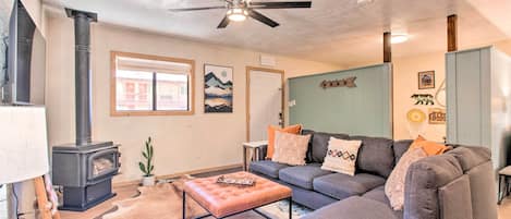 Red River Vacation Rental | 2BR | 1BA | 850 Sq Ft | 1 Step Required for Entry