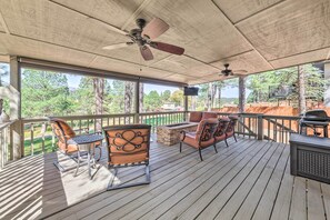 Covered Deck | Smart TV | Ceiling Fans | Outdoor Seating & Dining