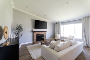 Your beautiful family room complete with a charming contemporary design!