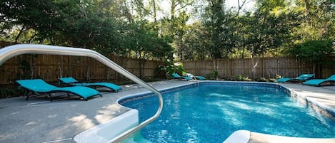 Make yourself a cold drink and relax under the sun rays peeking through the forest behind your fence. Eight soft lounge chairs line your private shade pool. 