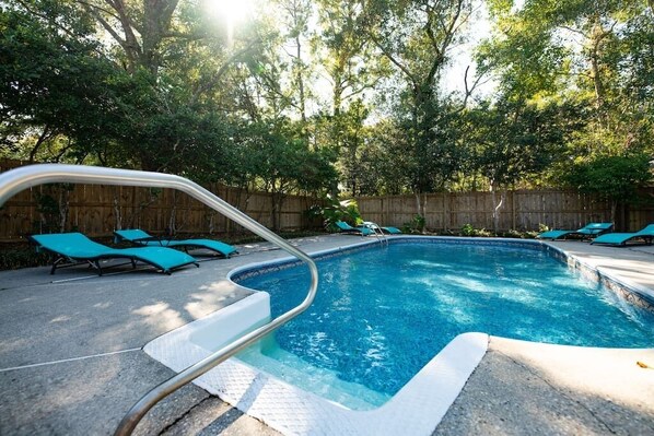 Make yourself a cold drink and relax under the sun rays peeking through the forest behind your fence. Eight soft lounge chairs line your private shade pool. 