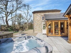 Hot tub | The Mill, Llandrinod Wells