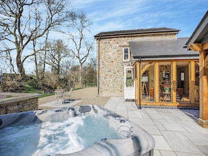 Hot tub | The Mill, Llandrinod Wells
