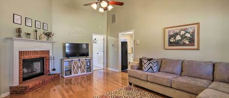 Newnan Vacation Rental | 3BR | 2BA | 1,820 Sq Ft | 1 Exterior Step Required