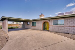 Parking | Carport (1 Vehicle) | Driveway (2 Vehicles) | Street