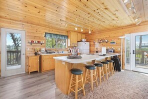 Fully Stocked kitchen! 