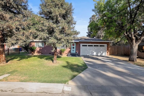 Conveniently located in a quiet, close knit neighborhood just minutes from the famous World Ag Expo