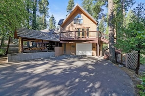 Welcome to The Bear Hugs cabin!