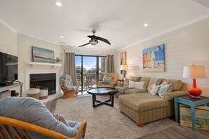 QB2: Nanalee II | ML Living Area - Deck Access, Fireplace Not Operational