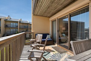 QB2: Nanalee II | ML Deck - Accessed from Living Area