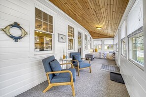 Entrance and sun porch sitting area
