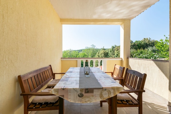 Outdoor dining