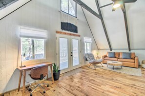 Living Room & Entrance | 3 Smart TVs | Main Floor | 5 Steps Required for Entry