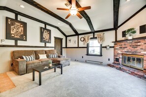 Living Room | Full Sleeper Sofa | Smart TV w/ Cable