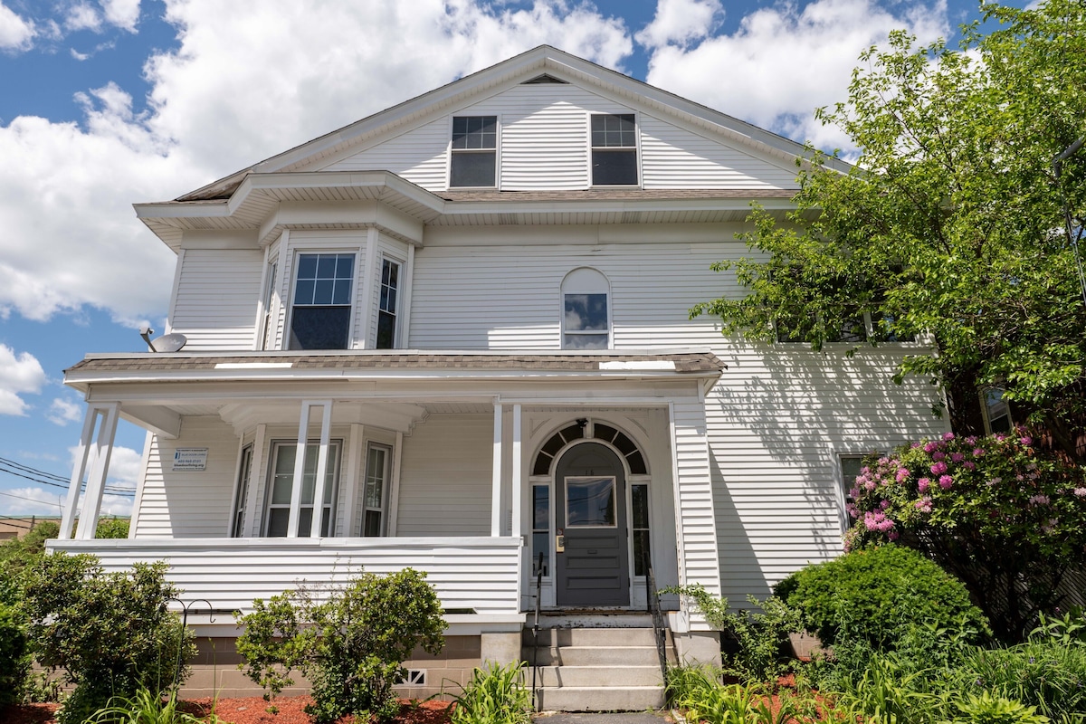 Light & Bright Loft Apartment Near Downtown MHT