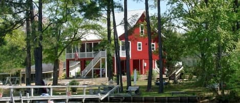 Beautiful 5br, 3 full bath home on Lake Marion with private pier/dock.