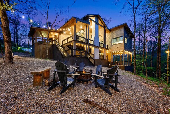 Broken Bow Vacation Rental | 3BR | 3.5BA | 2,440 Sq Ft | Step-Free Entry