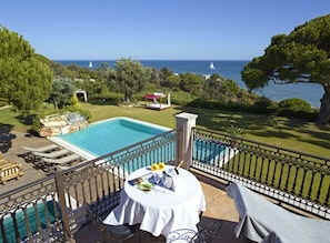 Amazing Portuguese Villa | Villa Heroine | 6 Bedrooms | Stunning Position on the Cliffs above a Beach | Albufeira