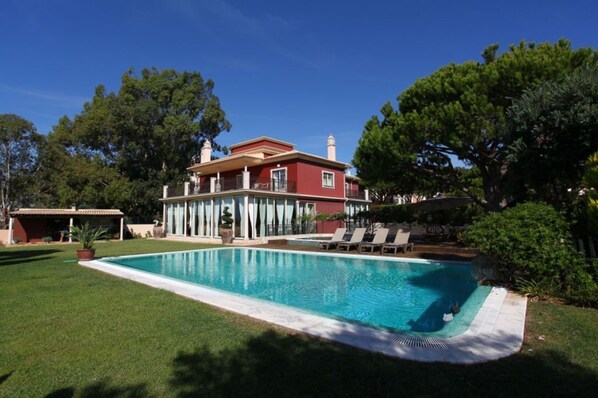Amazing Portuguese Villa | Villa Heroine | 6 Bedrooms | Stunning Position on the Cliffs above a Beach | Albufeira