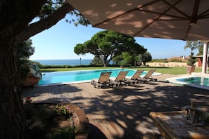 Amazing Portuguese Villa | Villa Heroine | 6 Bedrooms | Stunning Position on the Cliffs above a Beach | Albufeira