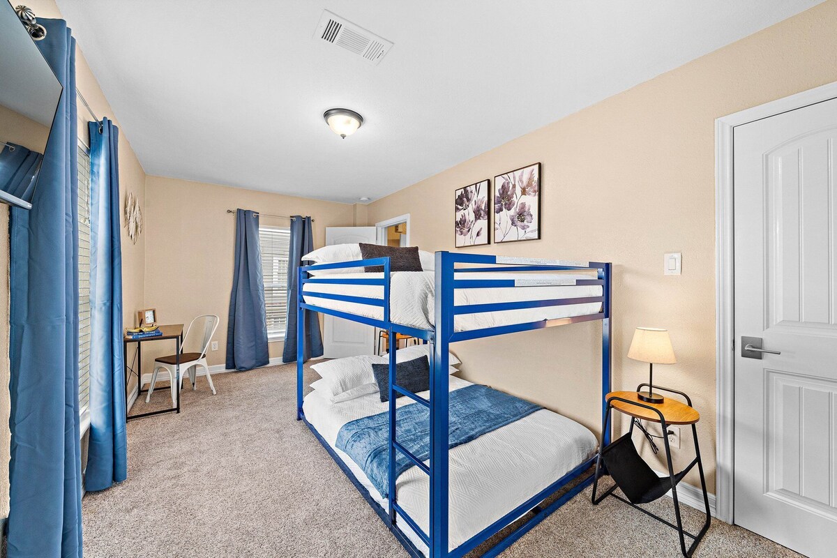 Nr Med Center, DT, Midtown | Game Room | Sleep 16