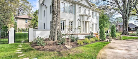 Charlottesville Vacation Rental | 5BR | 6BA | 3,600 Sq Ft | Stairs Required