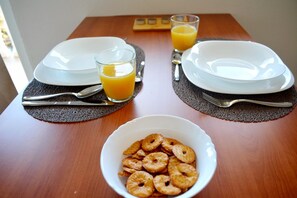 Dining table - seaview.