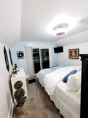 King size bed with lake view