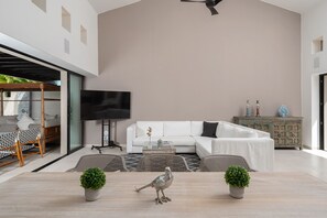 Smart TV, fast Wi-Fi, and comfy couches to unwind
