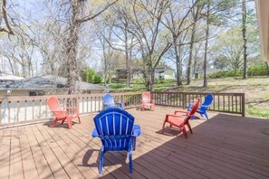 Beautiful deck & chairs 