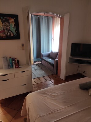 chambre et son petit salon
