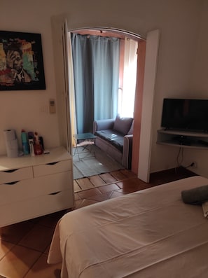 chambre et son petit salon