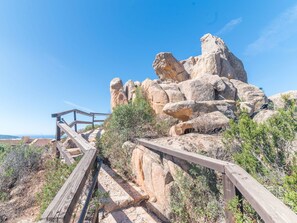 Himmel, Pflanze, Holz, Natürliche Landschaft, Bedrock, Vegetation, Landschaft, Formation, Zutageliegen, Zaun