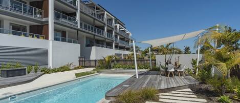 Tahunanui Getaway - Nelson Holiday Apartment with Pool