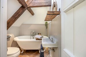 Abbots Cottage Family Bathroom - StayCotswold